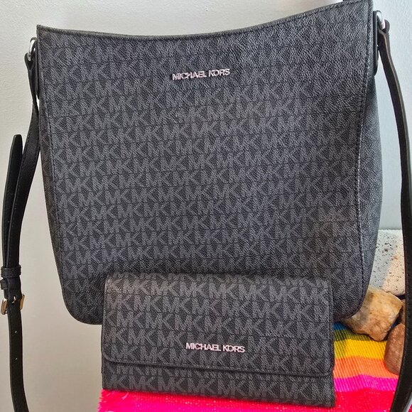 Coach Coin Purse and Wallet Matching Set. Grey and White  Coach crossbody with matching g wallet